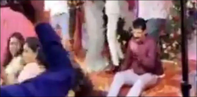 بھانجی کی شادی میں شریک ماموں رقص کرتے ہوئے گر کر ہلاک