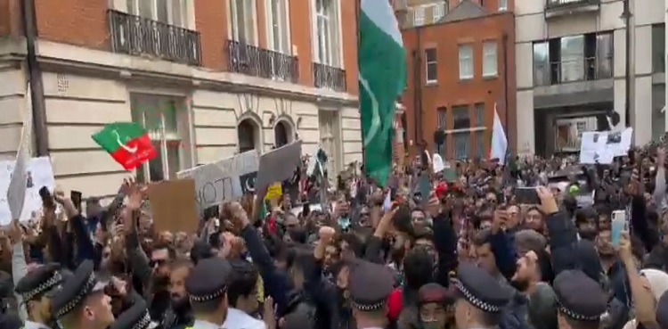 عمران خان کی گرفتاری، کارکنان کا ایون فیلڈ پر شدید احتجاج