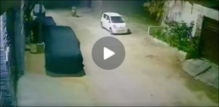 ویڈیو: بیٹری چور کی شامت، علاقہ مکینوں نے ملزم کو پکڑ کر انوکھی سزا دے دی