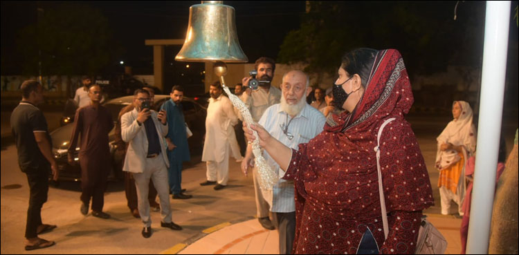 خاتون نے فریاد لے کر گورنر ہاؤس کے باہر لگی گھنٹی بجا دی