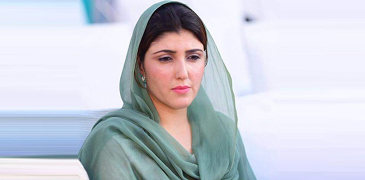 چوہدری شجاعت سے متاثر ہوکر ان کی شاگردی اختیار کررہی ہوں، عائشہ گلالئی