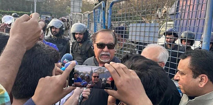 عمران اسماعیل کو جوڈیشل ریمانڈ پر جیل بھیج دیا گیا
