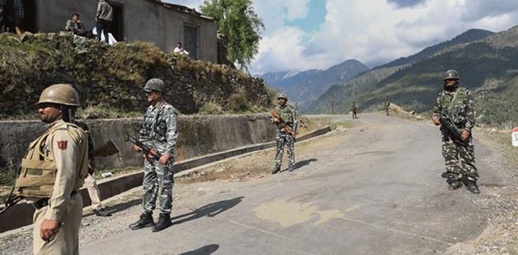 مقبوضہ کشمیر میں بھارتی فورسز حملہ آوروں کے ہاتھوں پسپا ، 5 فوجی ہلاک