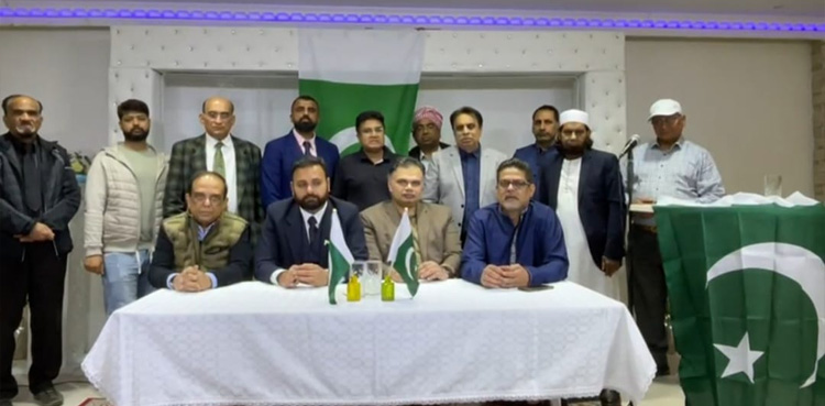 ’’اوورسیز پاکستانی افواج پاکستان کے شانہ بشانہ کھڑے ہیں‘‘