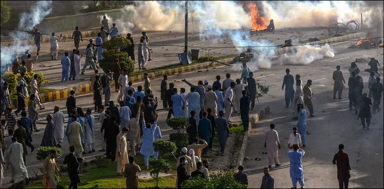 پی ٹی آئی رہنما کو گرفتاری سے بچانے کے لیے تعاون پر پشاور پولیس کا ایس ایچ او گرفتار