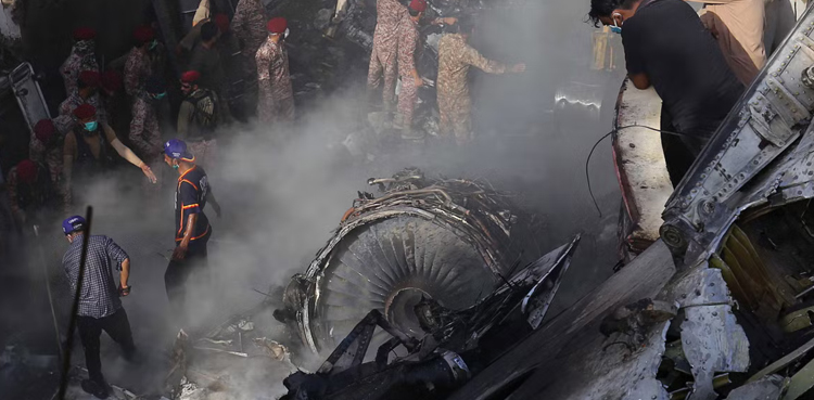 پی آئی اے طیارہ حادثے کو 3 سال مکمل،  تحقیقاتی رپورٹ آج تک مکمل نہ ہوسکی