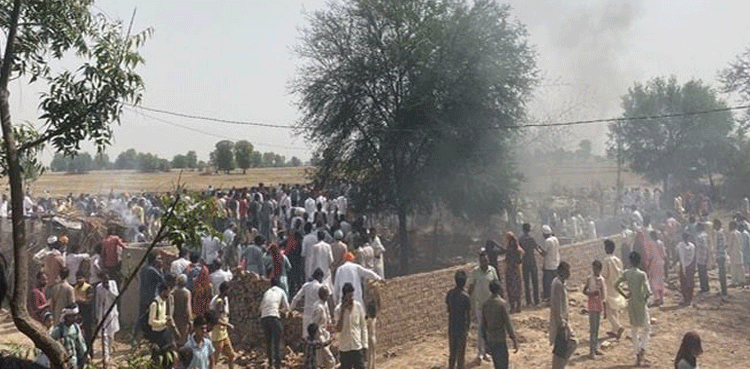 بھارتی فضائیہ کا مگ 21 لڑاکا طیارہ گھر پر گر کر تباہ، 3 شہری ہلاک ، پائلٹ محفوظ