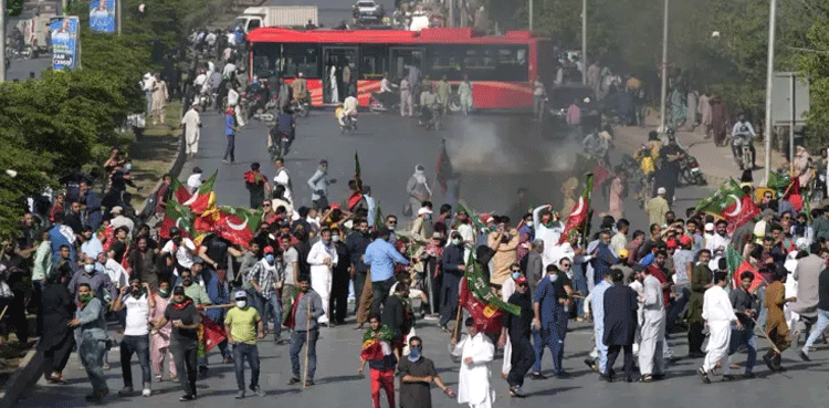 کراچی پولیس نے شہر میں جلاؤ گھیراؤ کرنے والے ملزمان کی تصاویر جاری کردیں