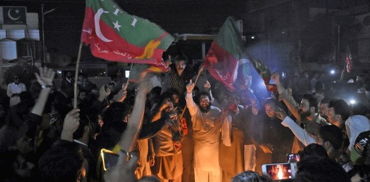 پی ٹی آئی کا عمران خان کی رہائی تک ملک بھر میں پُر امن احتجاج جاری رکھنے کا فیصلہ