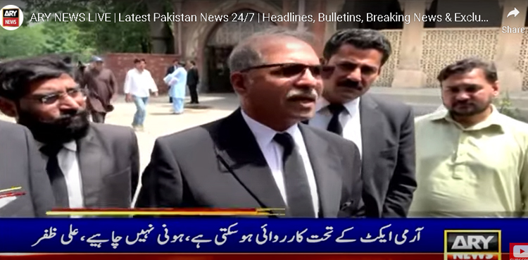 اگر کوئی سویلین  آرمی تنصیبات پر حملہ کرے گا تو آرمی ایکٹ کے تحت کارروائی ہو سکتی ہے، رہنما پی ٹی آئی