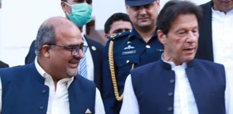 عمران خان کے بعد شہزاد اکبر بھی نیب طلب