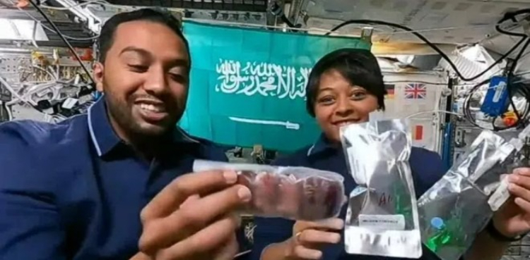 ویڈیو: سعودی خلا باز قہوہ اور کھجور بھی خلائی اسٹیشن لے گئے