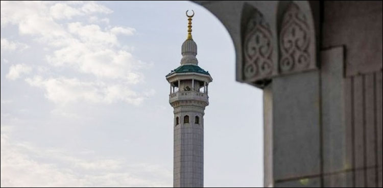 مسجد الحرام میں باب ملک عبدالعزیز کے میناروں پر 2 نئے ہلال نصب
