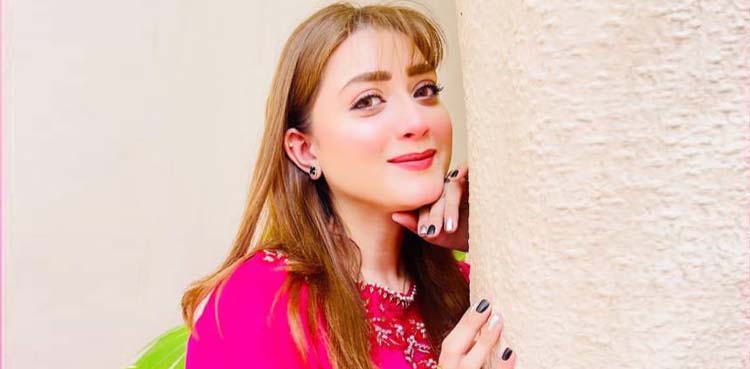 مومنہ اقبال سوشل میڈیا پر واپس آتے ہی چھا گئیں