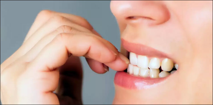 دانتوں سے ناخن کترنے کی عادت کیوں پڑ جاتی ہے؟