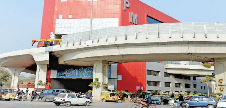 شاپنگ پلازوں میں پارکنگ لازمی قرار دینے کے لیے دائر درخواست پر سماعت