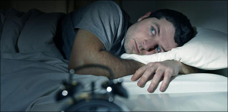 آدھی رات کو اچانک آنکھ کھلنے کی وجہ کیا ہوتی ہے؟