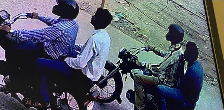 ویڈیو: گلستان جوہر میں موٹر سائیکل سوار 4 ملزمان نے شوروم مالک کو لوٹ لیا