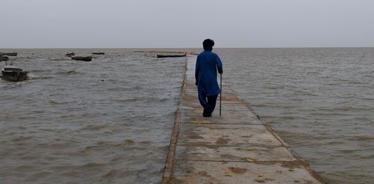 سمندری طوفان  ‘بپر جوائے’ سے پاکستان کے 11 اضلاع شدید متاثر ہونے کا خدشہ