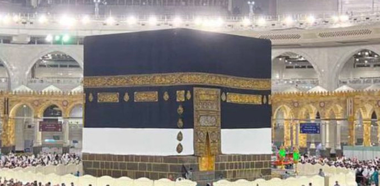 حج سے قبل مسجدالحرام میں غلاف کعبہ 3  میٹر بلند کر دیا گیا