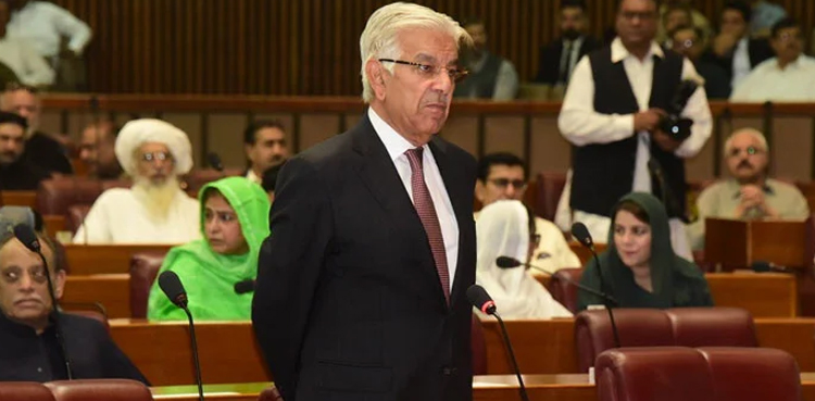 خواجہ آصف وائس چانسلرز کو ڈکیت کہنے پر شرمندہ ، معذرت  کرلی