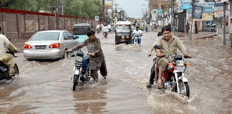 لاہور سمیت پنجاب کے کئی شہروں میں موسلادھار بارش،  نشیبی علاقے ڈوب گئے