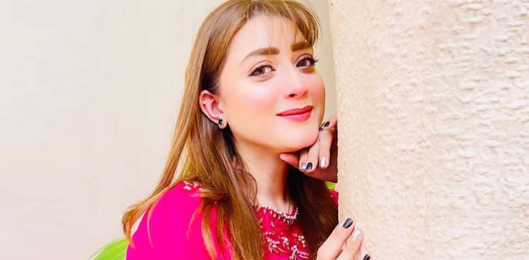مومنہ اقبال کی نئی تصاویر مداحوں کو بھا گئیں
