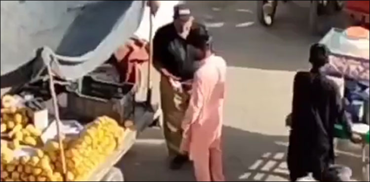 کراچی پولیس کے موٹو پتلو رشوت لینے لگے، ویڈیو سامنے آ گئی