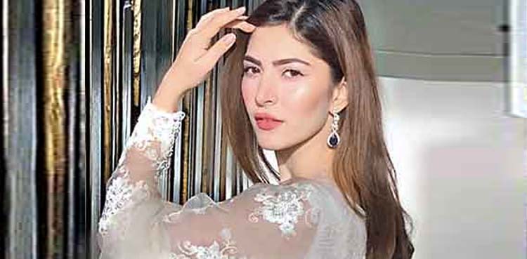 نیمل خاور کی ’مرر سیلفی‘ کے چرچے