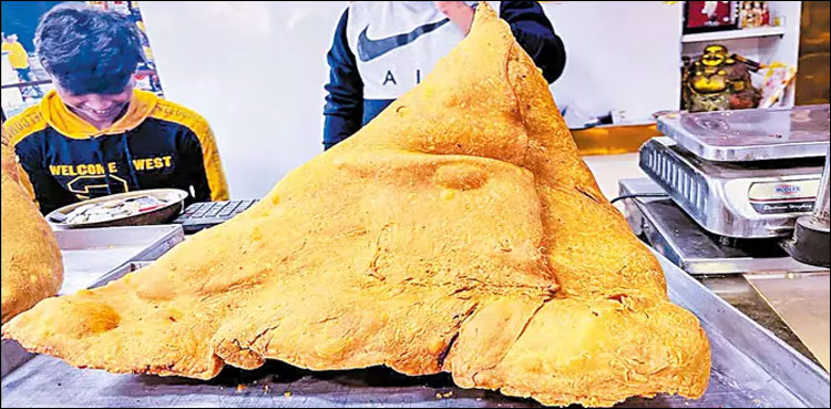صرف ایک سموسہ کھانے پر 71 ہزار روپے جیتیں