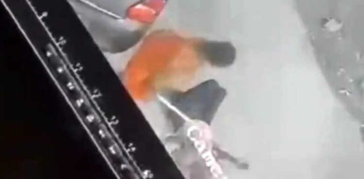 خاتون کے ہاتھوں جنسی ہراساں کرنے والے شخص کا عبرت ناک انجام