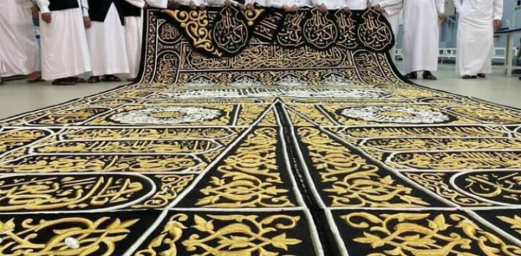 کسوہ فیکٹری نے نیا غلافِ کعبہ تیار کر لیا