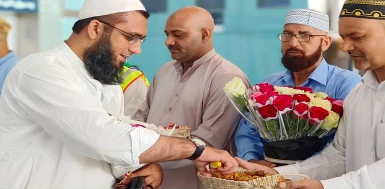 حاجیوں کی پہلی پرواز پاکستان پہنچ گئی