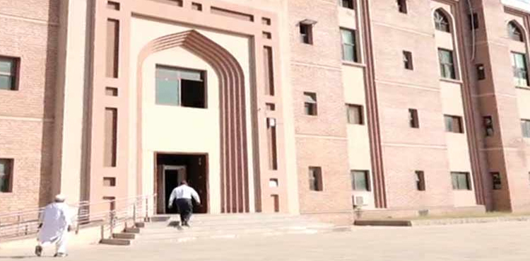 چیئرمین پی ٹی آئی کی 11 مقدمات میں عبوری ضمانت میں توسیع