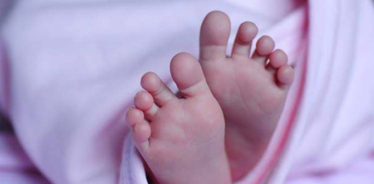 سنگدل باپ نے  اپنے شیر خوار  بیٹے کو گلا دبا کر قتل کردیا