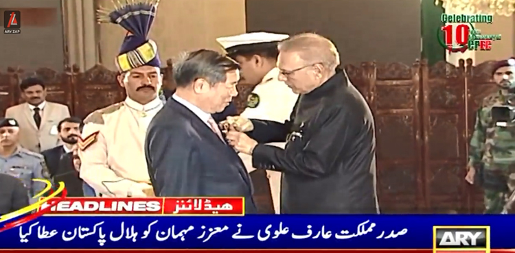 چین کے نائب وزیراعظم  کو  ‘ہلال پاکستان’ کے اعزاز سے نواز دیا گیا