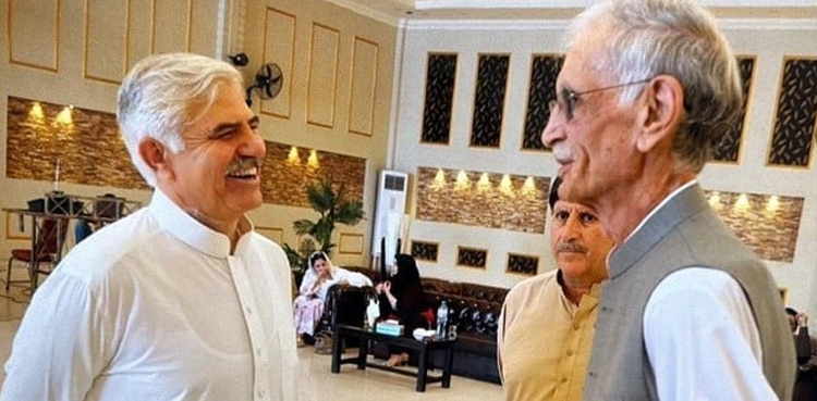 پرویز خٹک