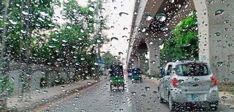 کراچی کے مختلف علاقوں میں بارش سے موسم خوشگوار ہوگیا