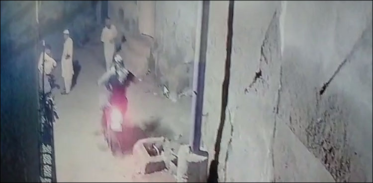 لٹیروں نے ایک اور نوجوان کی زندگی کا دیا بجھا دیا، (فوٹیج بچے نہ دیکھیں)
