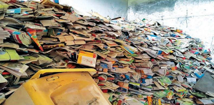 مفت دی گئی ہزاروں کتابیں طلبہ کو ملنے کے بجائے گوداموں میں موجود