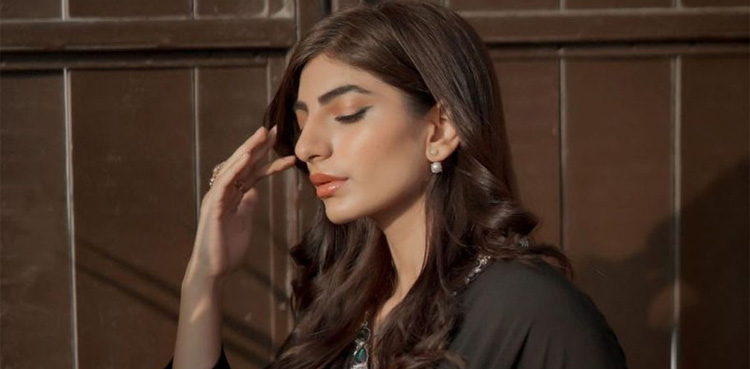سوشل میڈیا پر مریم انصاری کی نئی تصاویر کے چرچے!