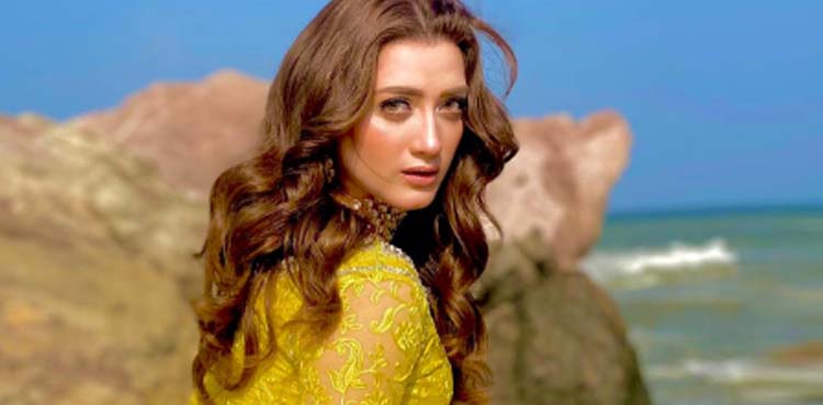 مومنہ اقبال کی انسٹاگرام تصاویر کے چرچے