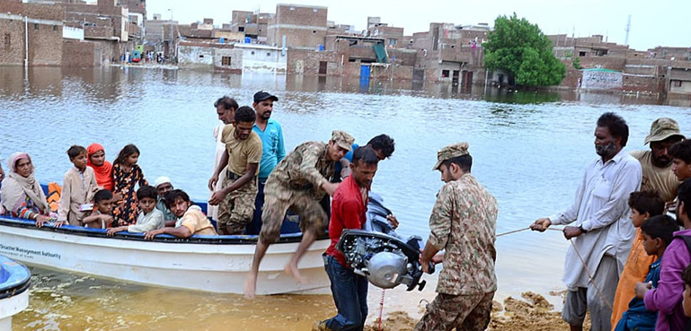 پاک فوج کی ملک بھرمیں سیلاب متاثرین کے لیے امدادی کارروائیاں جاری