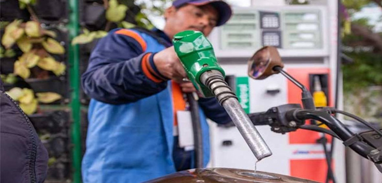 پیٹرول کی قیمت میں اس بار  کتنے روپے کا  اضافہ ہوگا؟ عوام کے لئے بڑی خبر