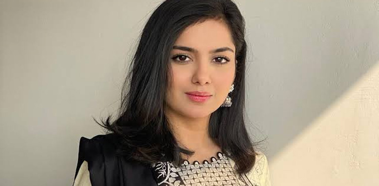 طوبیٰ انور کو اداکاری کا مشورہ کس نے دیا؟