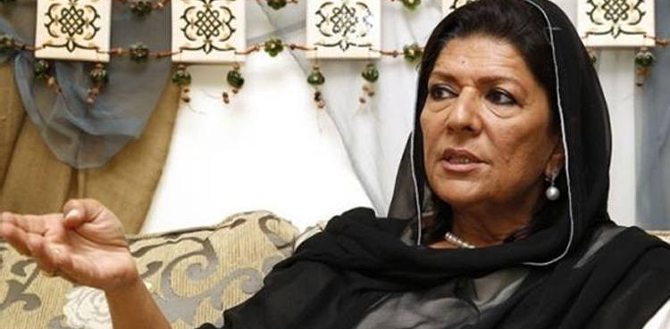 چیئرمین پی ٹی آئی کو بیرون ملک بھیجنے کیلئے مختلف ذرائع سے رابطے کیے گئے، بہن علیمہ خان کا دعویٰ