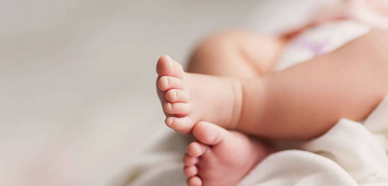 والدین اپنا نومولود بچہ اسپتال میں ہی چھوڑ کر کیوں فرار ہوگئے