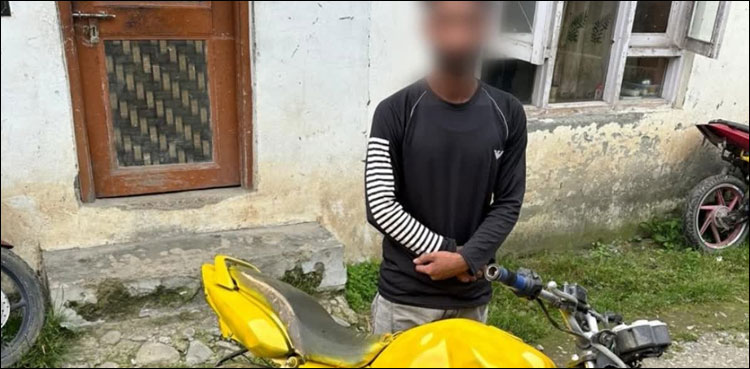 مقبوضہ کشمیر: وائرل ویڈیو میں موٹر سائیکل اسٹنٹ کرنے والا نوجوان گرفتار