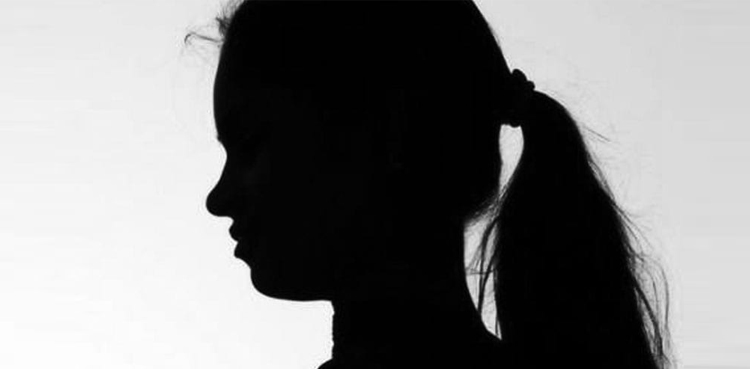 سوتیلا باپ بیٹی زیادتی