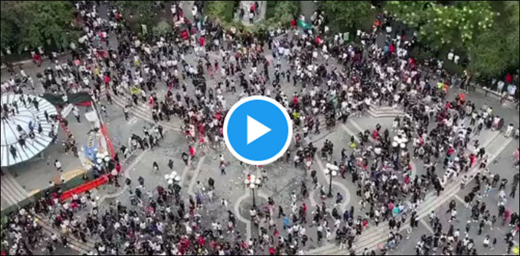مفت ہاتھ آئے تو برا کیا ہے! نیویارک میں یوٹیوبر کے اعلان پر افراتفری مچ گئی